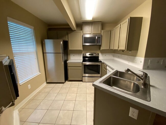 Building Photo - 3565 Windmill Dr