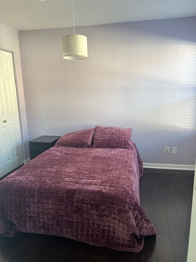 Building Photo - 2 Bedroom Harbor Park Condo - Just Blocks From the Lake