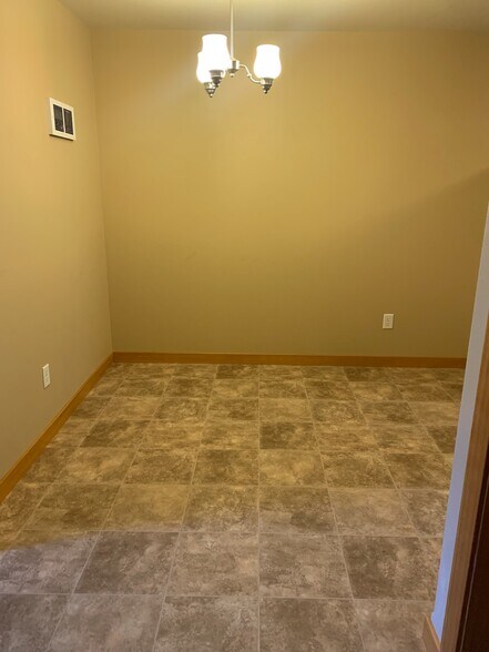 Building Photo - 2676 Overlook Blvd