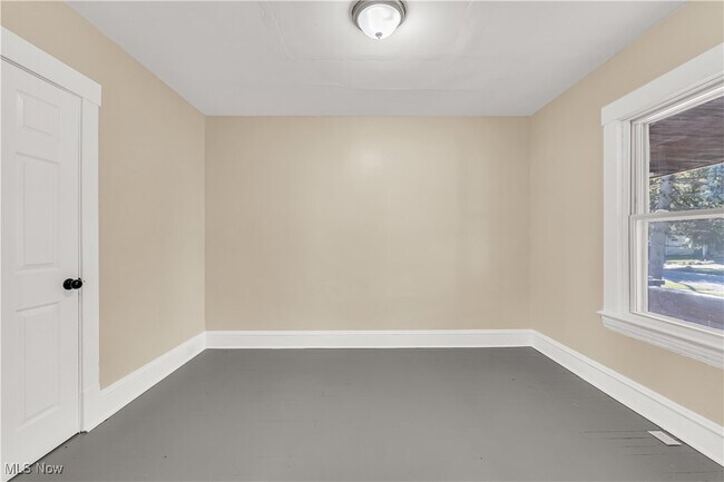 Building Photo - 3865 W 16th St