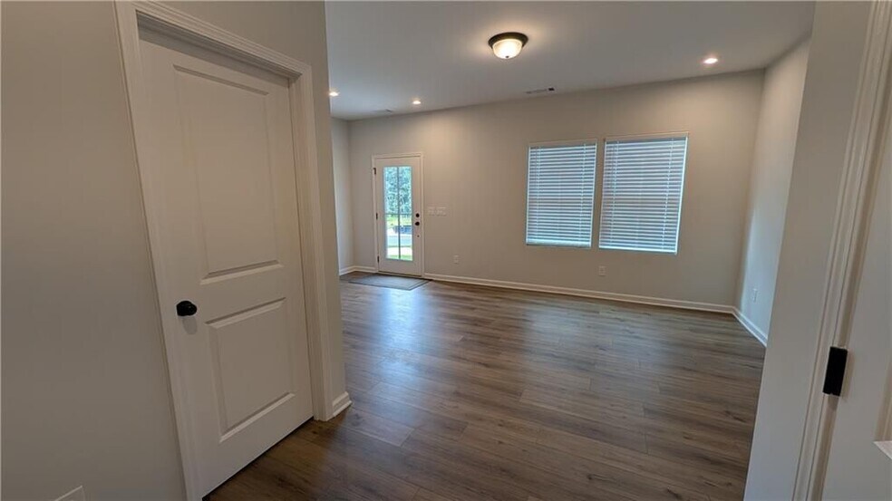 Building Photo - 3053 Beacon Bend Xing