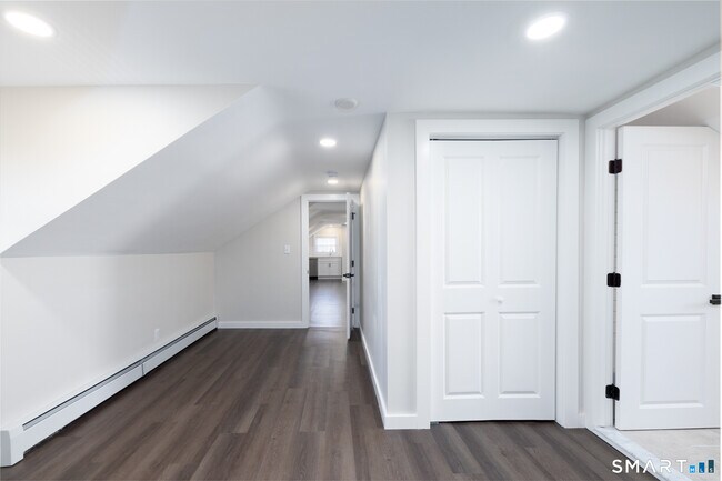 Building Photo - 28 Aircraft Rd