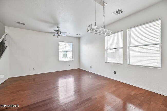 Building Photo - 933 W Aspen Way