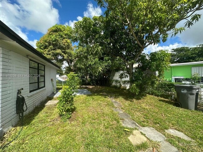 Building Photo - 3701 SW 40th St