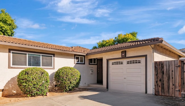 Primary Photo - Recently Remodeled Duplex with Private Bac...