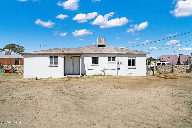 Building Photo - 536 Ben Swain Dr