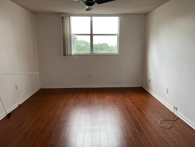Building Photo - 1800 SW 81st Ave