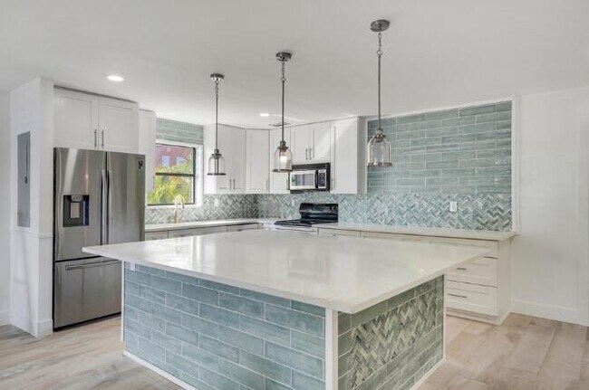 Building Photo - 360 Wilma Cir