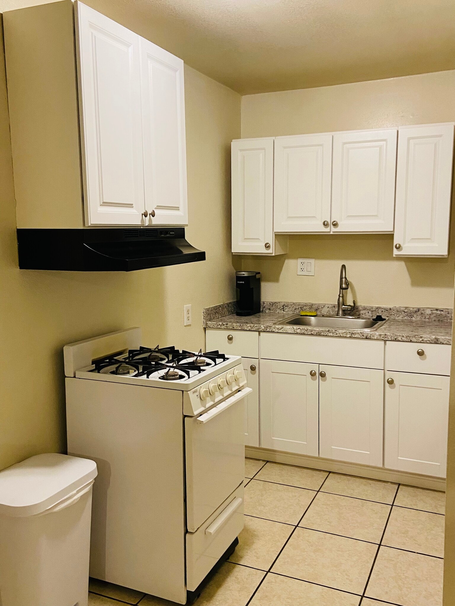 Building Photo - 4014 N Foxdale Ave