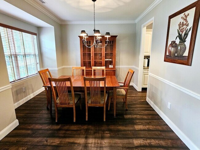 Building Photo - 498 Country Club Dr