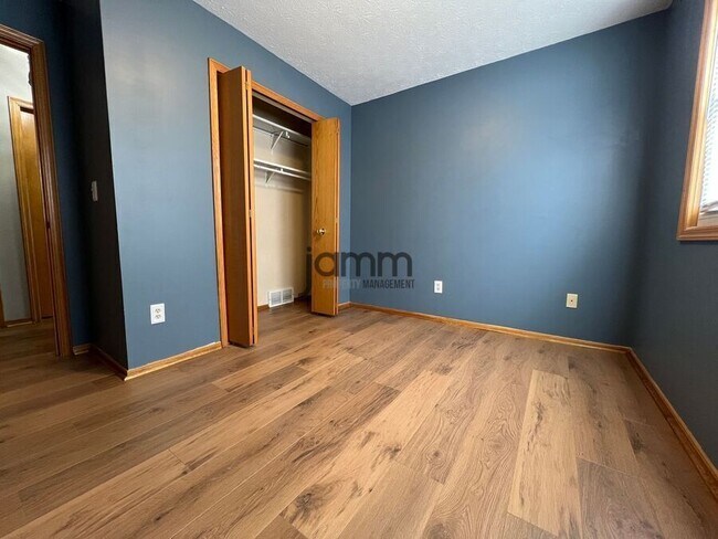 Building Photo - 3027 Brookdale Ave