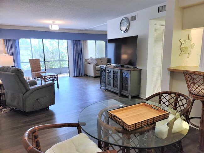 Building Photo - 650 Bird Bay Dr E