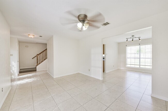 Building Photo - 7063 River Garden Dr