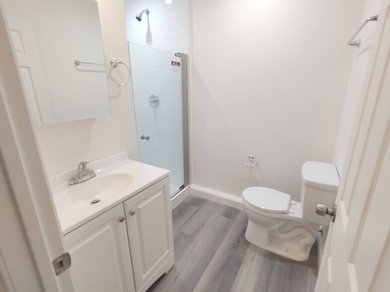 Bathroom - 10636 Louise Ave