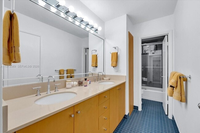 Building Photo - 279 N Hibiscus Dr