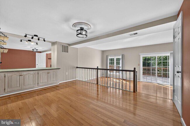 Building Photo - 5619 Ridge View Dr
