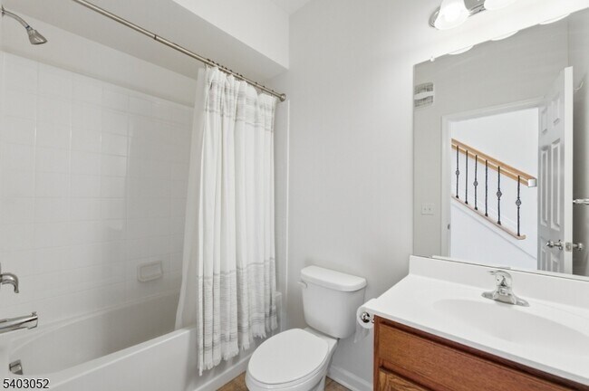 Building Photo - 38 Bond St