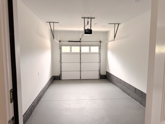 Building Photo - 229 Cothran Rd