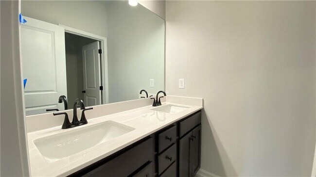 Building Photo - 4591 Silver Oak Dr SW