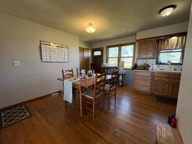 Building Photo - 3+ Bedroom with Basement in Nelson's Ridge