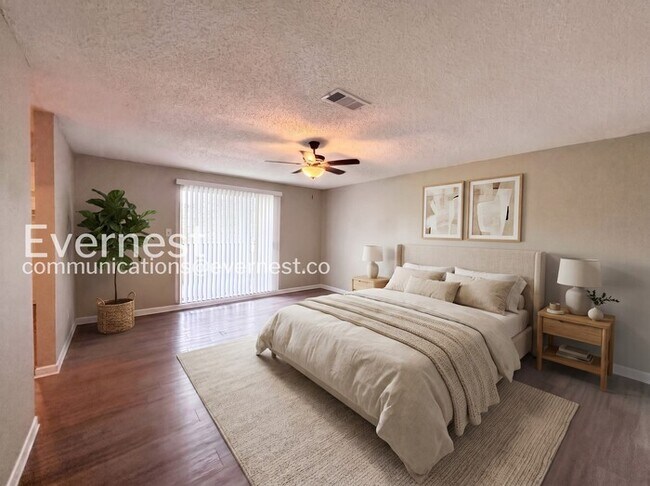 Building Photo - 4 Bed, 2.5 Bath with Fenced Yard & Garage / Pet-Friendly / Available Now!