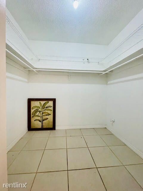 Building Photo - 3 br, 2 bath House - 1101 Crystal Lake Dr ...