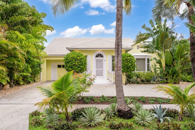 Primary Photo - 353 Seaspray Ave