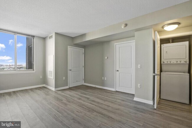 Building Photo - 851 N Glebe Rd