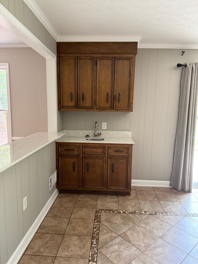 Building Photo - 4 Bedroom with fenced in yard!