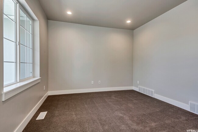 Building Photo - 262 Queensland Ct