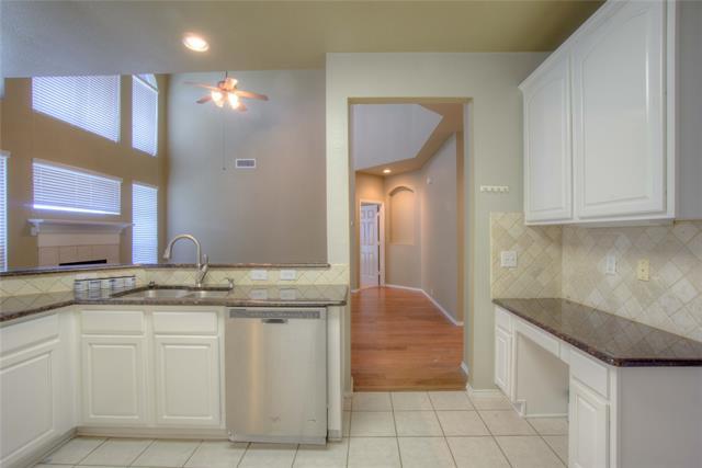 Building Photo - 11161 Balcones Dr