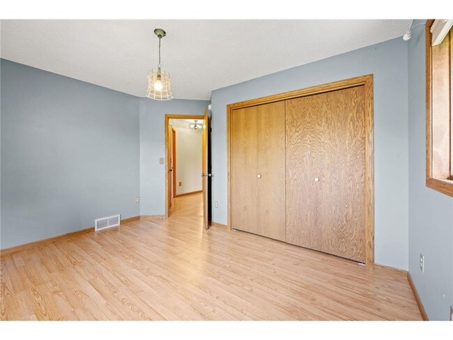 Building Photo - 1008 3rd St NE