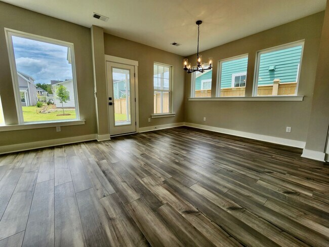 Building Photo - LIKE NEW Executive Home In Coveted Midtown...