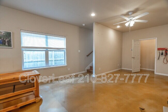 Building Photo - 535 Advantage Dr