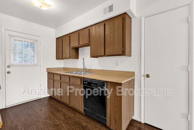 Building Photo - 4818 E Camino St