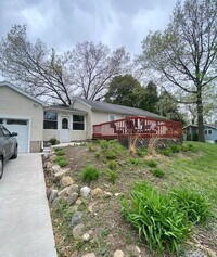 Building Photo - 122 N Kenosha Dr