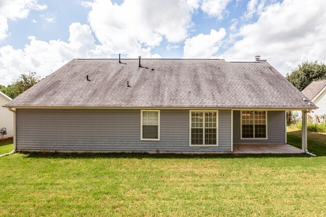 Building Photo - 318 The Gables Dr