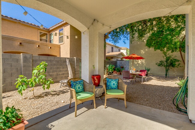 Building Photo - Beautiful 4-Bedroom Home For Rent in Queen...