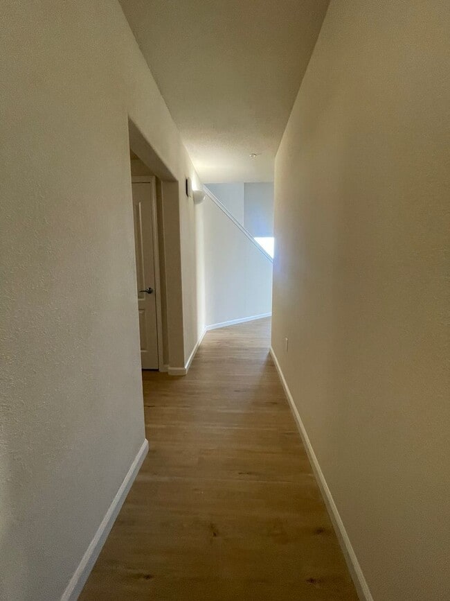 Building Photo - Vessona: Desirable Gated Community: 2bdrm 2bath with Loft!