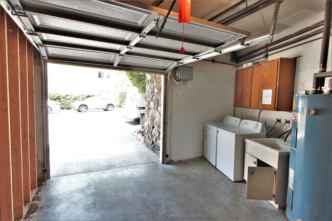 Building Photo - 372 Pershing Dr