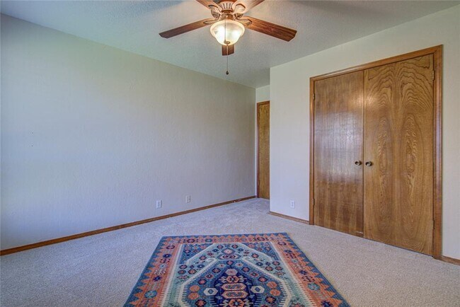 Building Photo - 2109 Shamrock Dr
