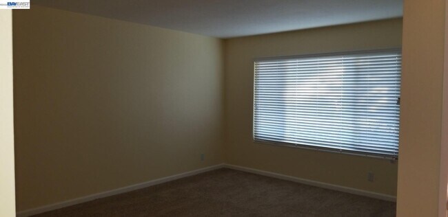 Building Photo - 6067 Inglewood Dr