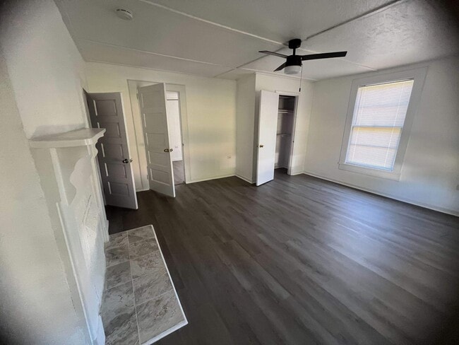 Building Photo - 24 Adger St