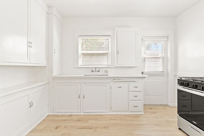 Building Photo - Comfort and Convenience: Cottage Living in...