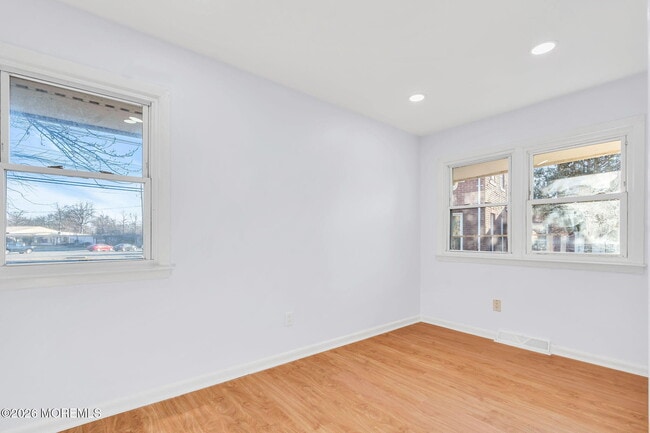 Building Photo - 105 Clark St