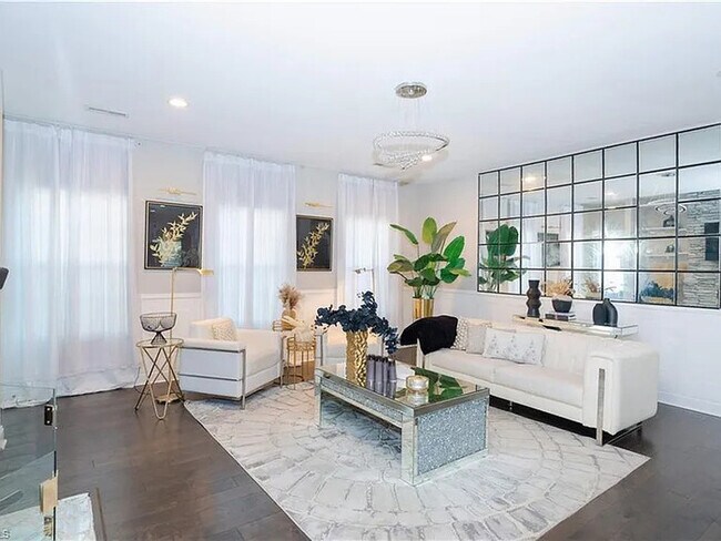 Building Photo - Lease to Own