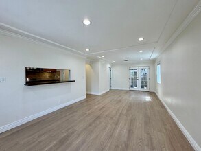 Building Photo - Upgraded 3 bed and 2 bath Best Glendale sc...