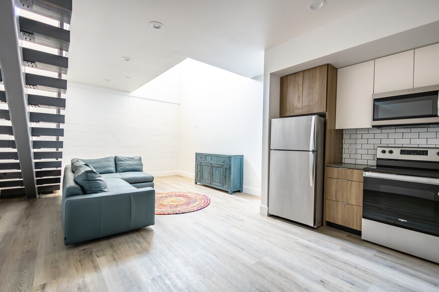 Building Photo - 301 D St