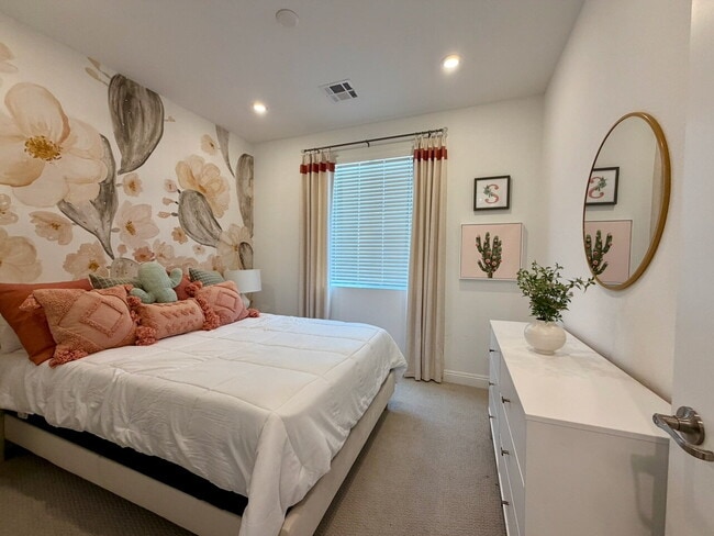 Building Photo - FULLY FURNISHED 3 BED 2.5 BATH 2 CAR GARAGE MODEL HOME FOR RENT IN CADENCE