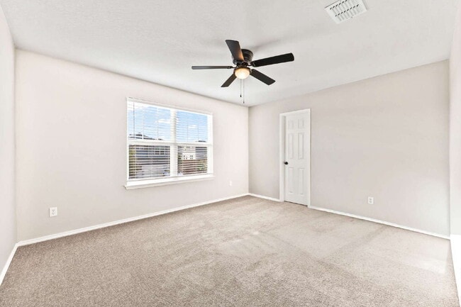 Building Photo - "Spacious 4-Bedroom Retreat with 3 Full Baths in San Antonio – Your Perfect 2029 Sq Ft Sanctuary!"